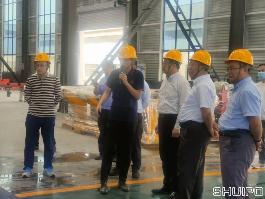 山東省科學院激光研究所所長賈中青、山東省機械設計研究院院長林江海帶領激光、高端裝備領域專家一行9人到水泊焊割實地調研2